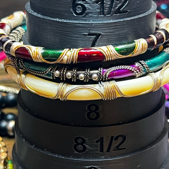 Jewelry - 😘🐸🫦Colorful Wire Wrapped Bangles - Lot #205